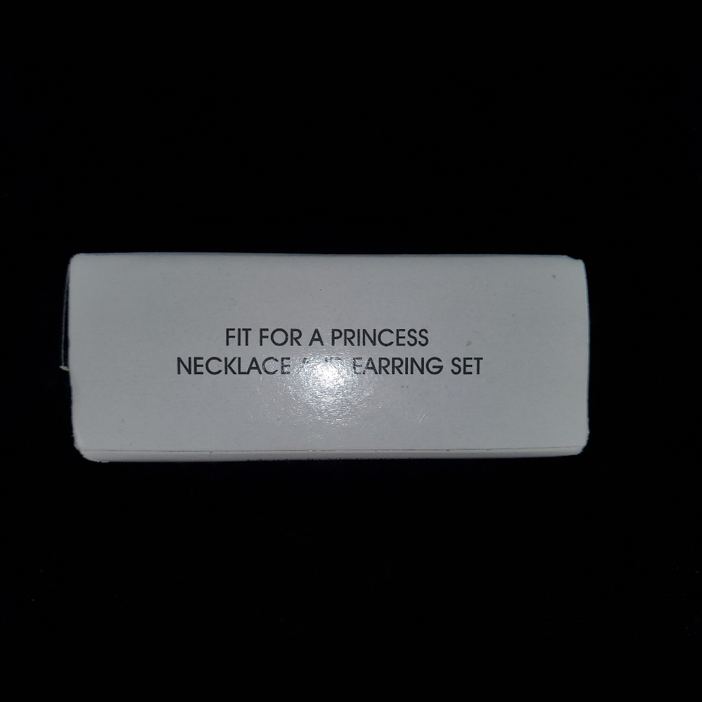 AVON Fit for a princess necklace and earrings set. - Picture 6 of 6